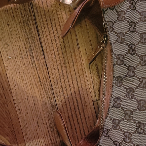 GUCCI BAG - Picture 2 of 4